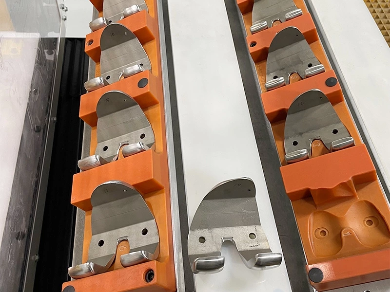 Artificial joints femoral stem robot polishing machine